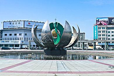 2D等距开放世界RPG《Serin Fate》8月25日推出